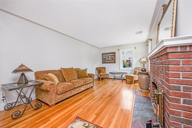 83 Village Line Road, Babylon, NY 11702