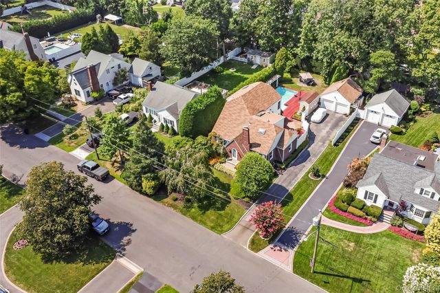 83 Village Line Road, Babylon, NY 11702