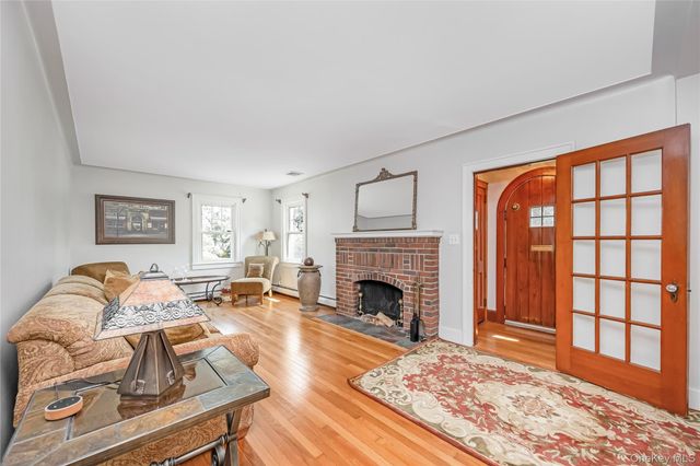 83 Village Line Road, Babylon, NY 11702