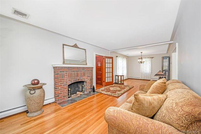 83 Village Line Road, Babylon, NY 11702