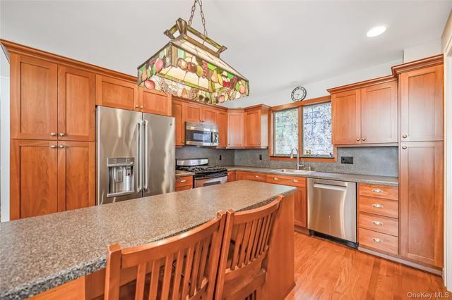 83 Village Line Road, Babylon, NY 11702