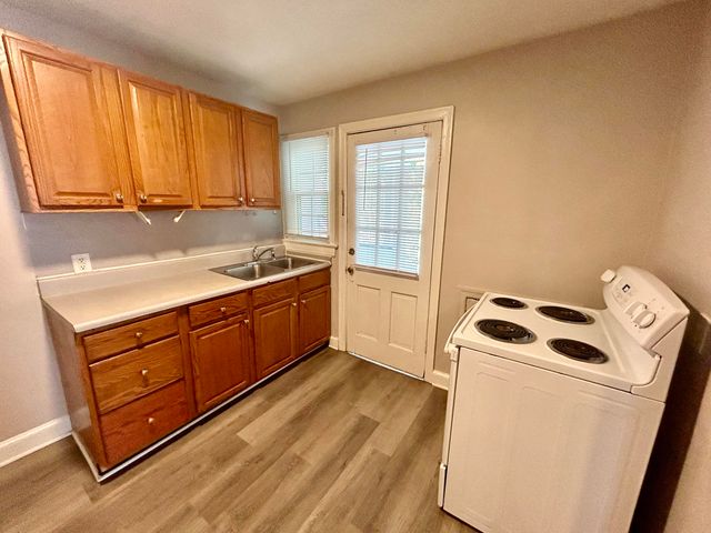 2703 Broad ST, Roanoke, VA 24012