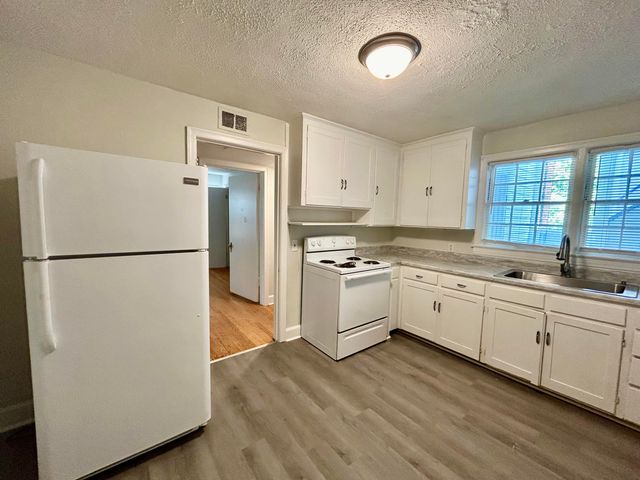 2703 Broad ST, Roanoke, VA 24012