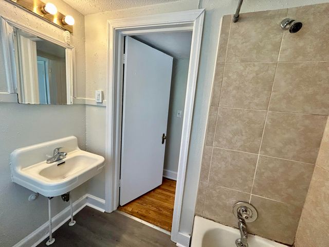 2703 Broad ST, Roanoke, VA 24012