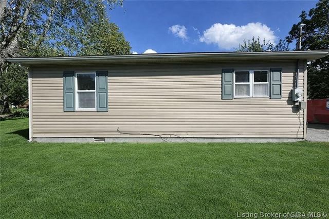 491 W Cross Street, Austin, IN 47102