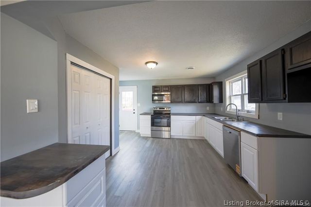 491 W Cross Street, Austin, IN 47102