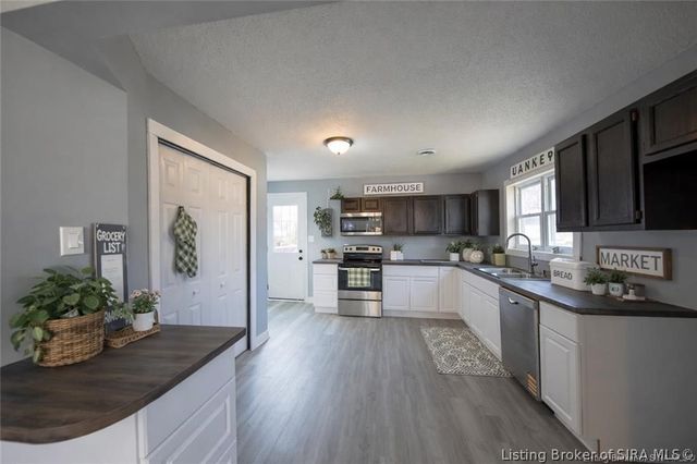 491 W Cross Street, Austin, IN 47102