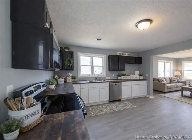 491 W Cross Street, Austin, IN 47102