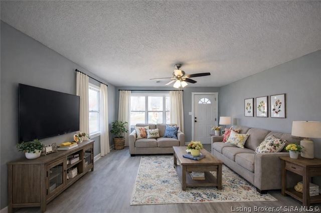 491 W Cross Street, Austin, IN 47102