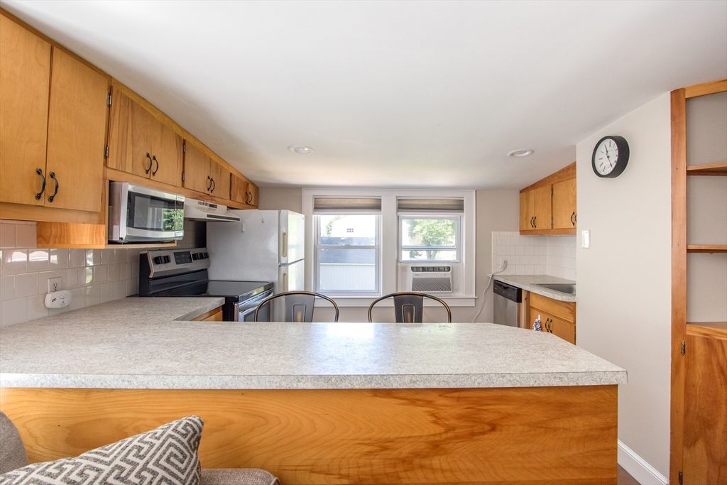 299 South Rd 2, Bedford, MA 01730