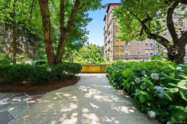 14 N Chatsworth Avenue 4M, Larchmont, NY 10538