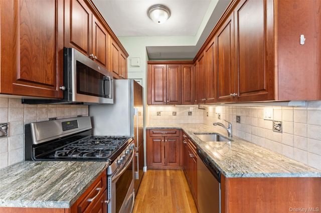 14 N Chatsworth Avenue 4M, Larchmont, NY 10538