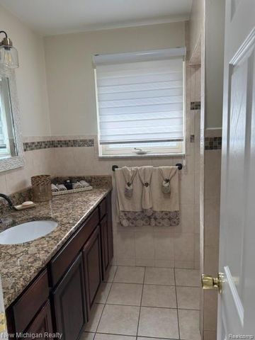 4966 Peachtree Drive, Sterling Heights, MI 48310