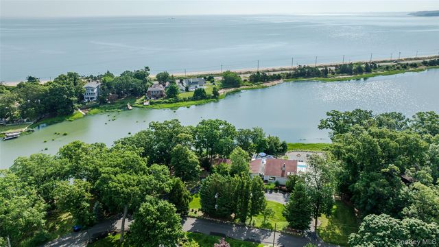 20 Bevin Road, Northport, NY 11768