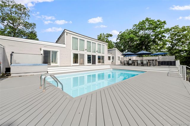 20 Bevin Road, Northport, NY 11768