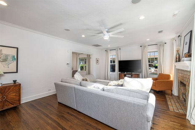 2532 Greene Avenue, Fort Worth, TX 76109