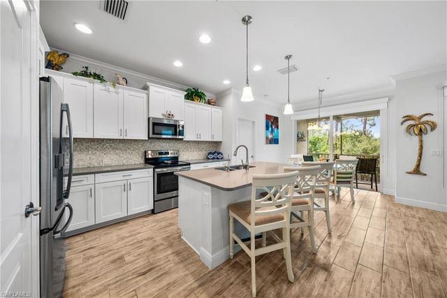 6981 Avalon CIR 1208, Naples, FL 34112