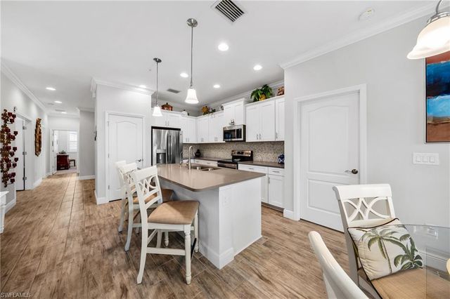 6981 Avalon CIR 1208, Naples, FL 34112