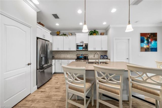 6981 Avalon CIR 1208, Naples, FL 34112