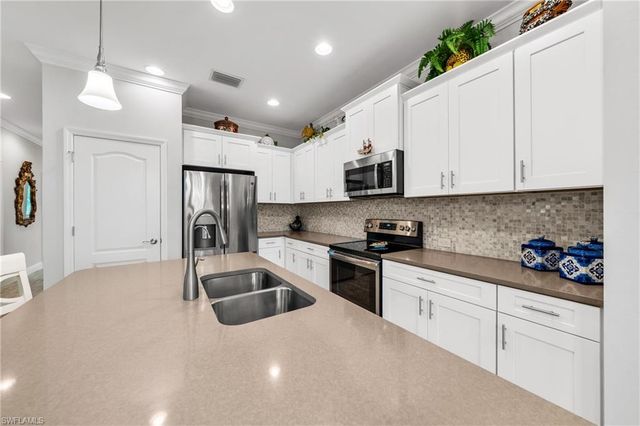 6981 Avalon CIR 1208, Naples, FL 34112