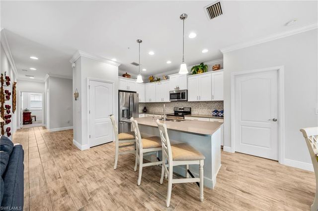 6981 Avalon CIR 1208, Naples, FL 34112