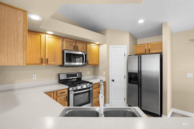 2016 W Curlew Street, Nampa, ID 83651