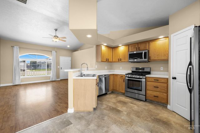 2016 W Curlew Street, Nampa, ID 83651