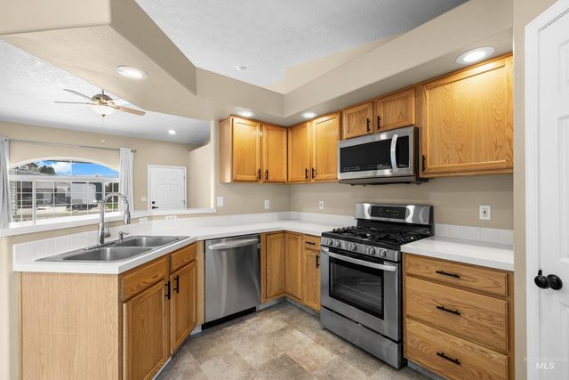 2016 W Curlew Street, Nampa, ID 83651