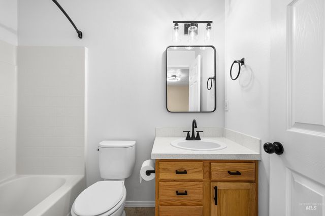 2016 W Curlew Street, Nampa, ID 83651