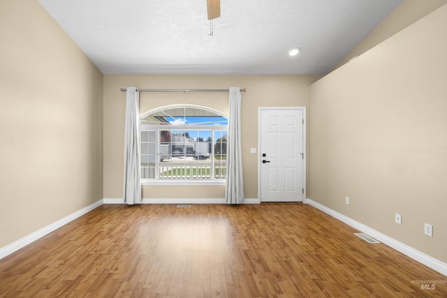 2016 W Curlew Street, Nampa, ID 83651