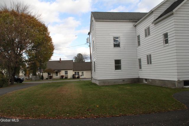 15 Pawling Avenue, Halfmoon, NY 12118