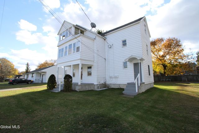 15 Pawling Avenue, Halfmoon, NY 12118