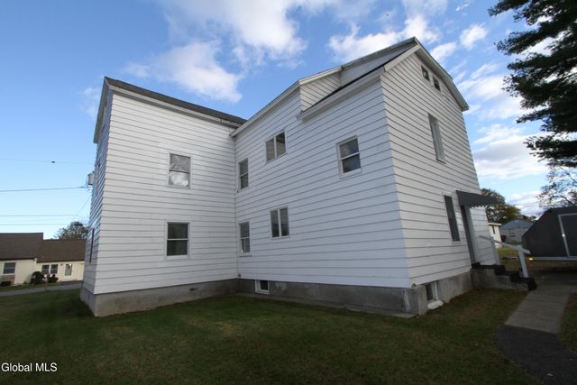 15 Pawling Avenue, Halfmoon, NY 12118