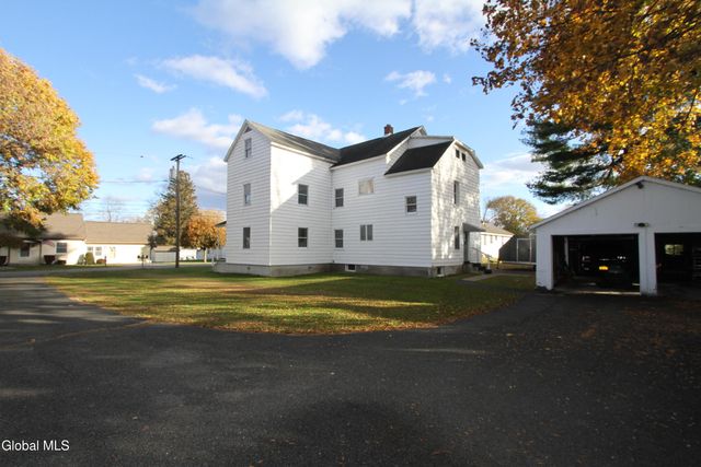 15 Pawling Avenue, Halfmoon, NY 12118