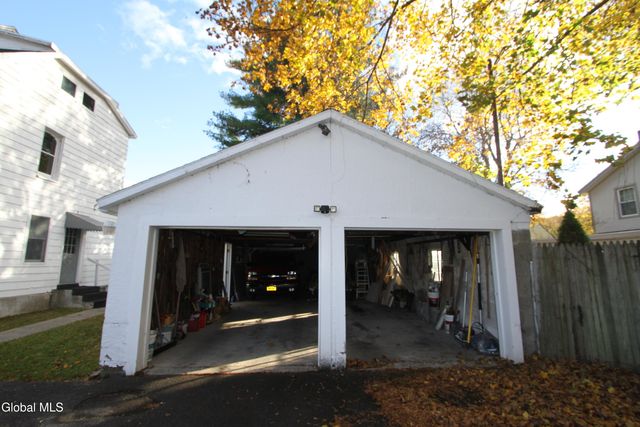 15 Pawling Avenue, Halfmoon, NY 12118