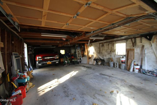 15 Pawling Avenue, Halfmoon, NY 12118