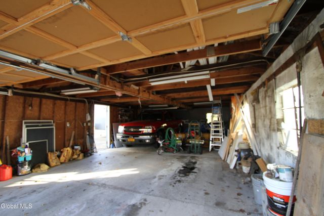 15 Pawling Avenue, Halfmoon, NY 12118