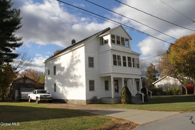 15 Pawling Avenue, Halfmoon, NY 12118