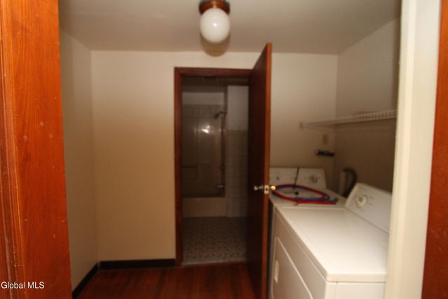 15 Pawling Avenue, Halfmoon, NY 12118