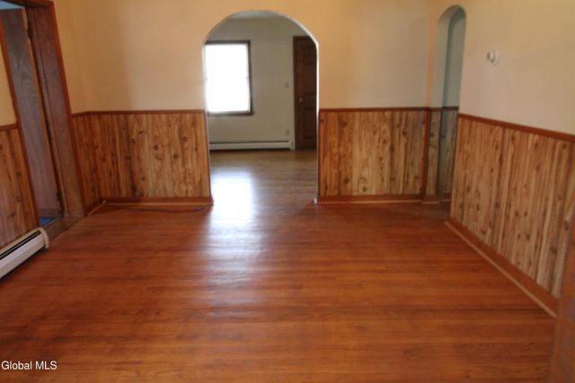 15 Pawling Avenue, Halfmoon, NY 12118