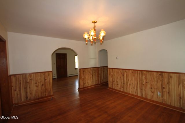 15 Pawling Avenue, Halfmoon, NY 12118