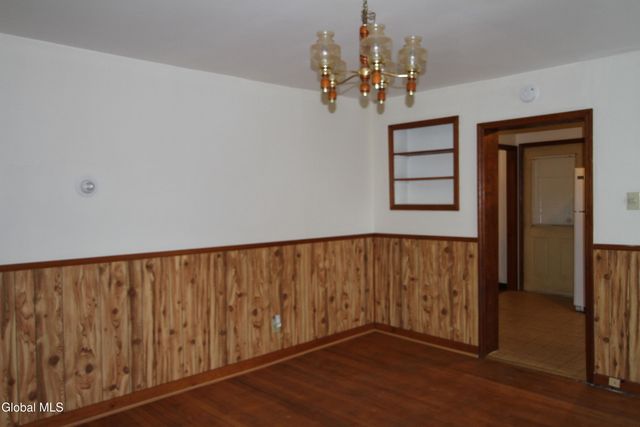 15 Pawling Avenue, Halfmoon, NY 12118