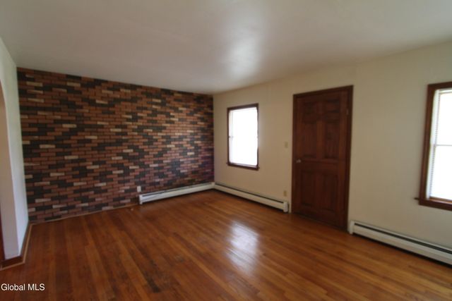 15 Pawling Avenue, Halfmoon, NY 12118