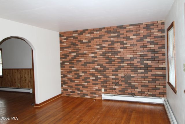 15 Pawling Avenue, Halfmoon, NY 12118