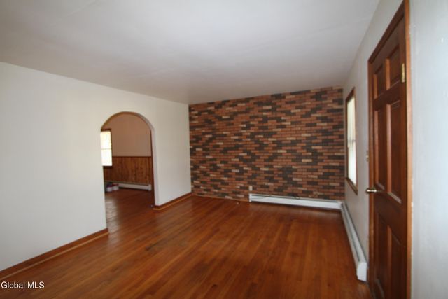 15 Pawling Avenue, Halfmoon, NY 12118