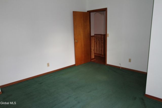 15 Pawling Avenue, Halfmoon, NY 12118