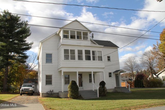 15 Pawling Avenue, Halfmoon, NY 12118