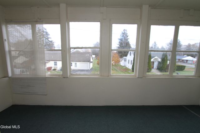 15 Pawling Avenue, Halfmoon, NY 12118