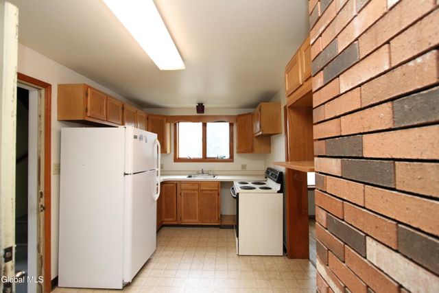 15 Pawling Avenue, Halfmoon, NY 12118