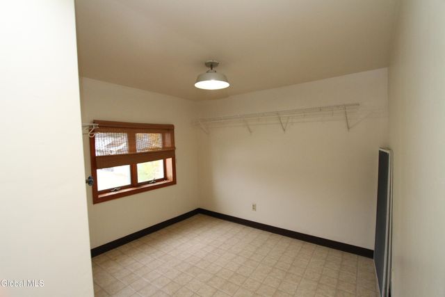 15 Pawling Avenue, Halfmoon, NY 12118